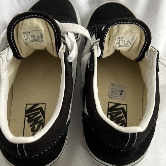 Old skool Vans sneakers, black and white, size 1 kids - Picture 10 of 16